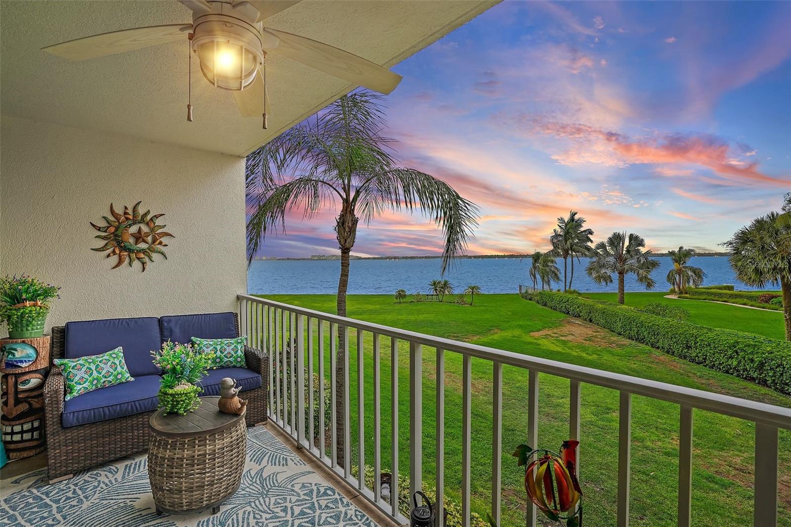 Listing photo id 11 for 5151 Isla Key Boulevard S 223