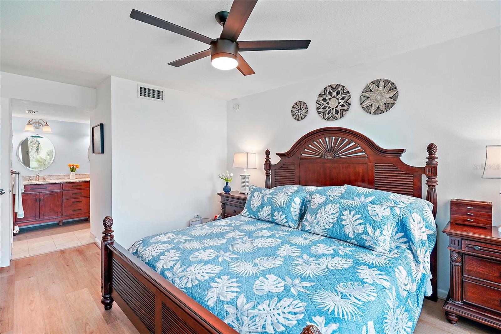 Listing photo id 18 for 5151 Isla Key Boulevard S 223