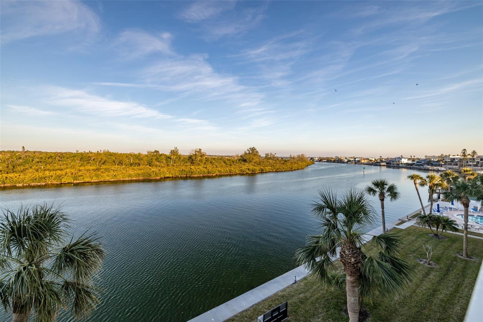 Image 11 of 23 For 18325 Gulf Boulevard 405