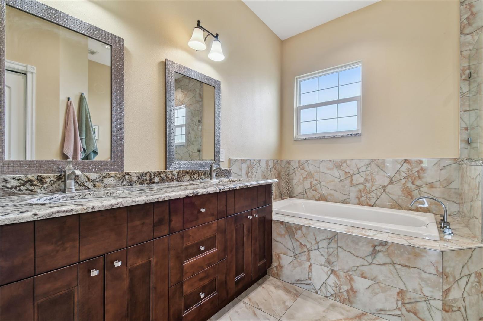 Listing photo id 20 for 4414 Waltham Drive