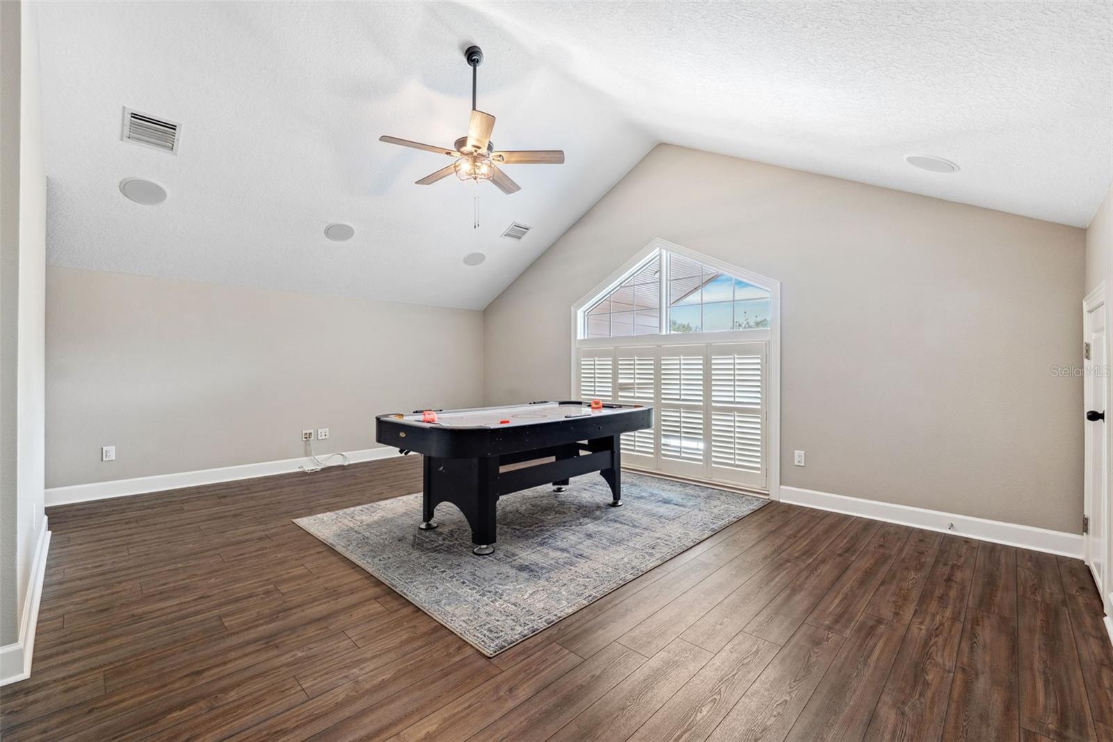 Listing photo id 53 for 15927 Ternglade Drive