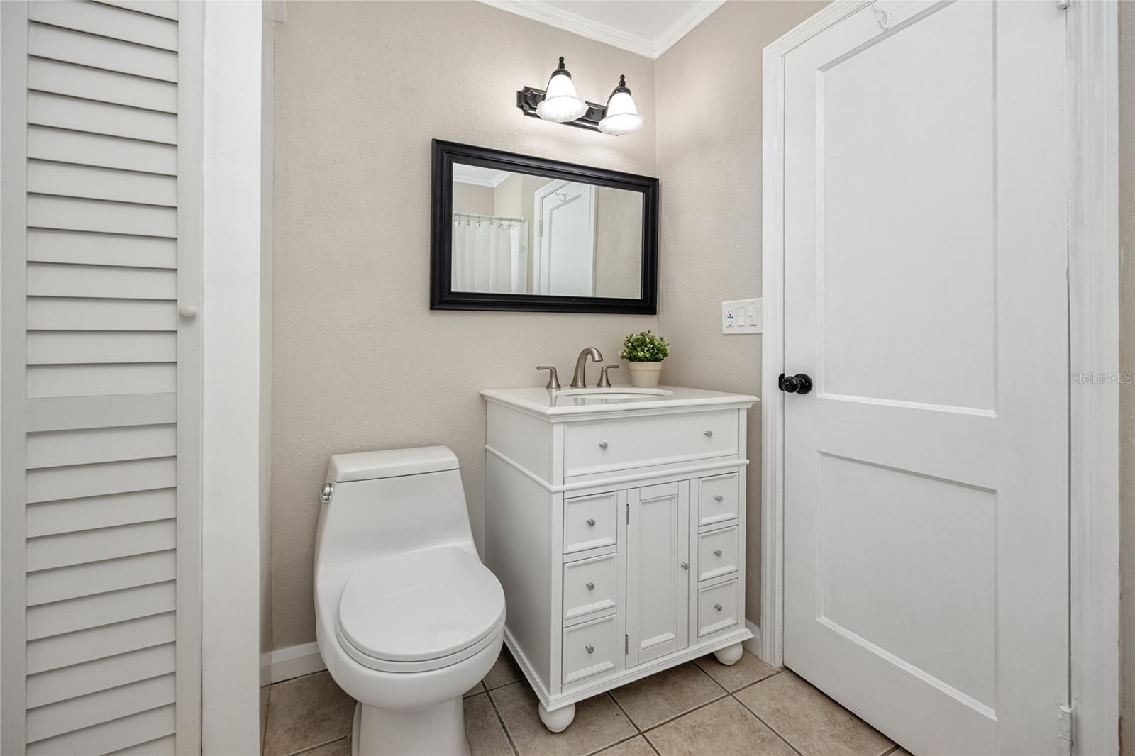 Listing photo id 16 for 6923 Dartmouth Avenue N