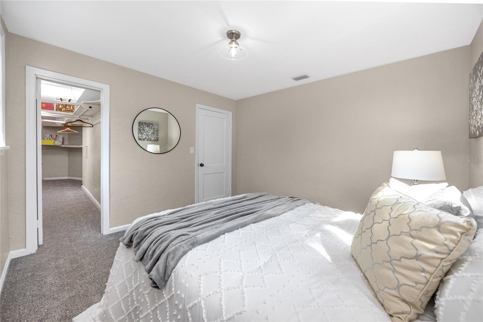 Listing photo id 19 for 6923 Dartmouth Avenue N