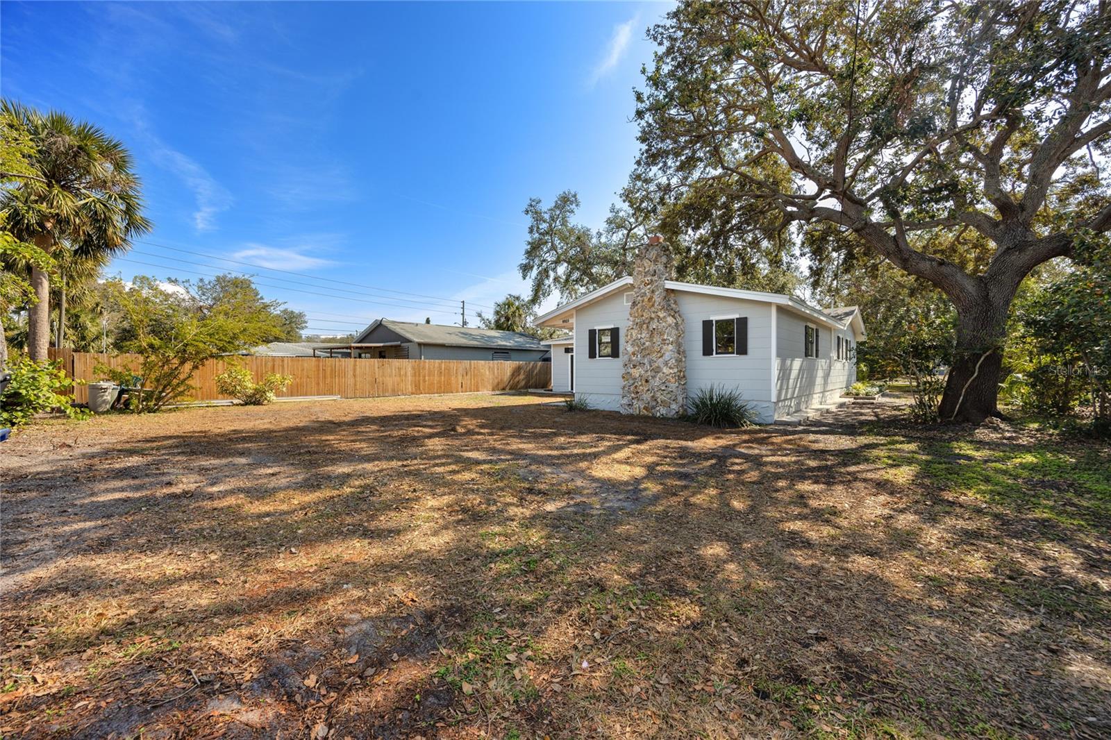 Listing photo id 27 for 6923 Dartmouth Avenue N