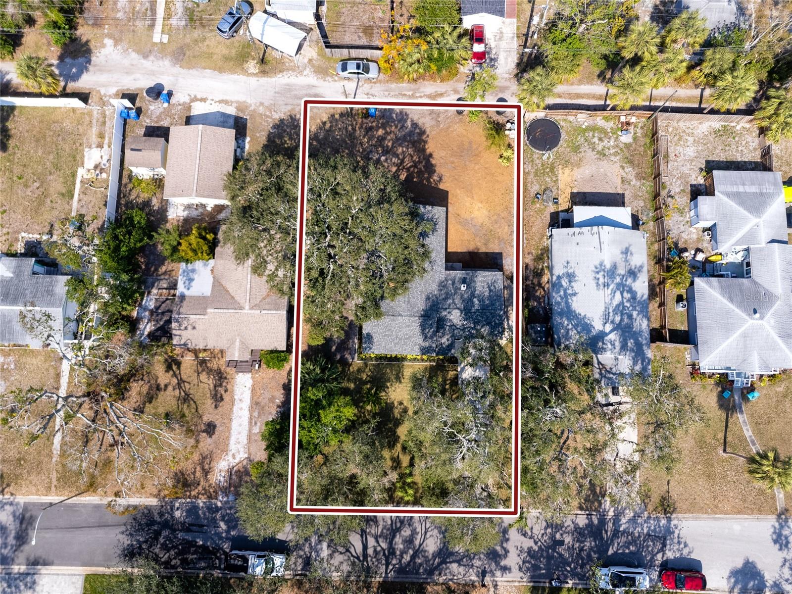 Listing photo id 28 for 6923 Dartmouth Avenue N