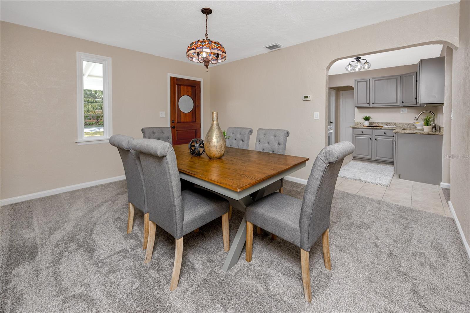 Listing photo id 5 for 6923 Dartmouth Avenue N
