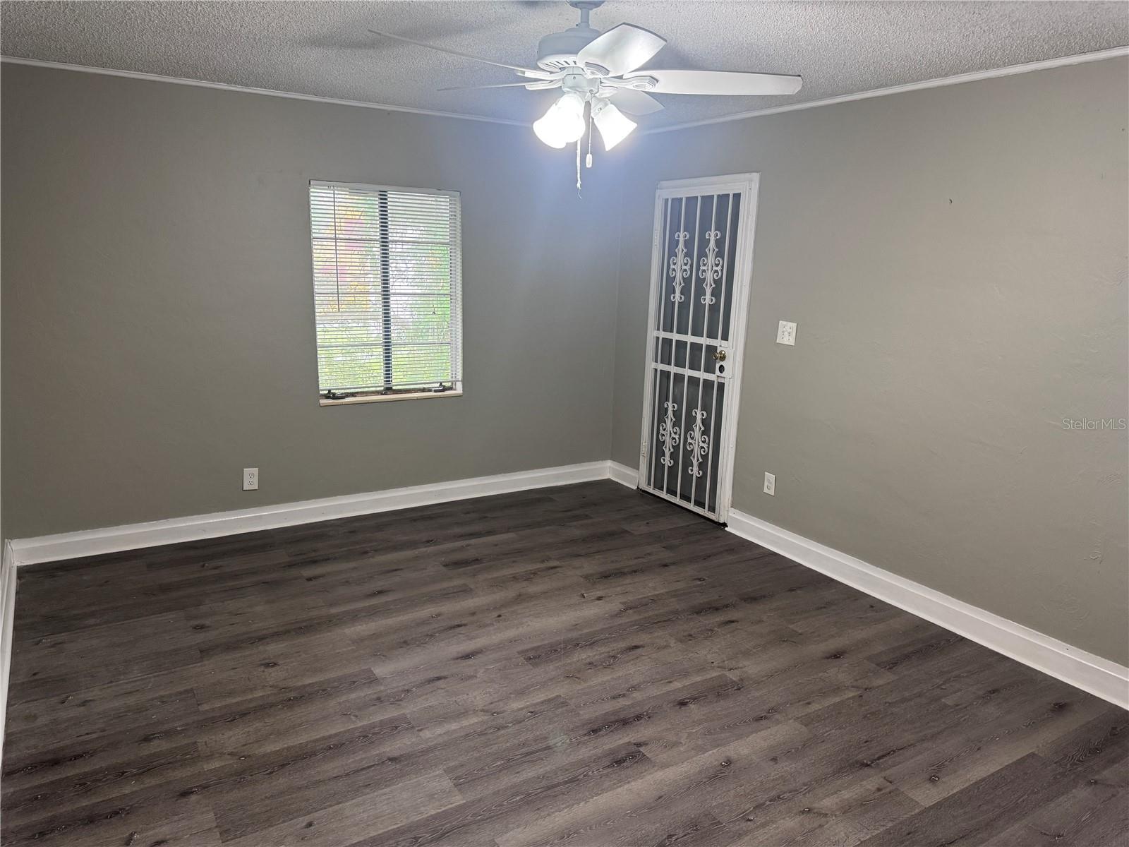 Listing photo id 8 for 2620 Durham Street