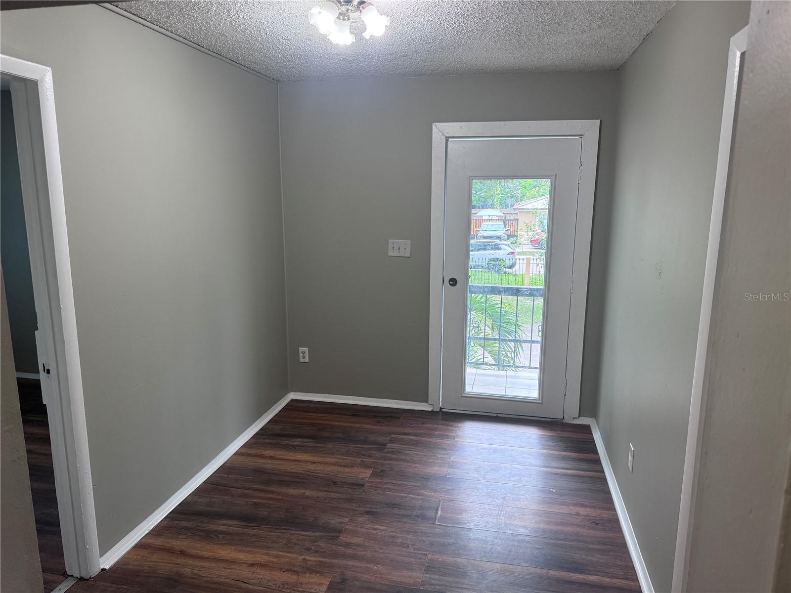 Listing photo id 9 for 2620 Durham Street