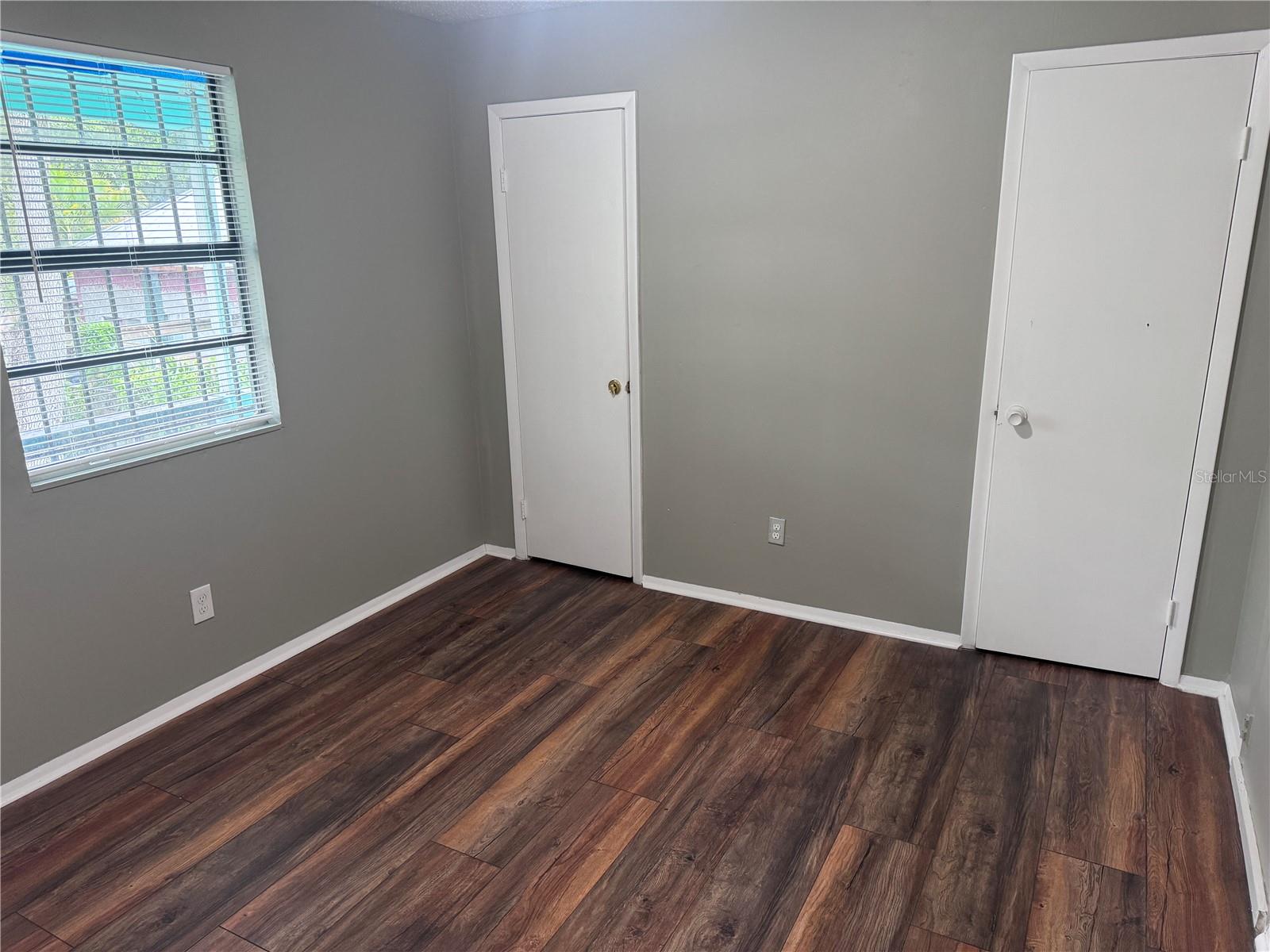 Listing photo id 10 for 2620 Durham Street