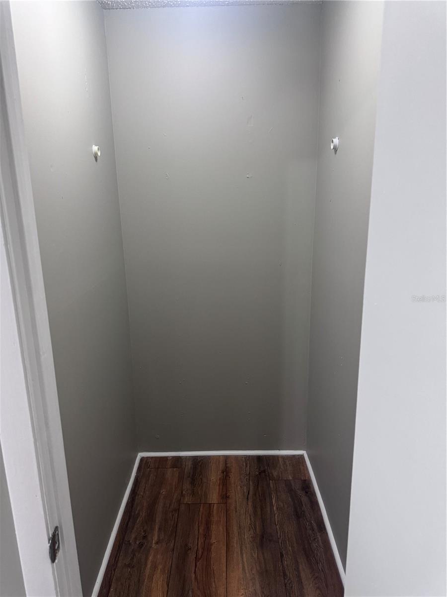 Listing photo id 12 for 2620 Durham Street