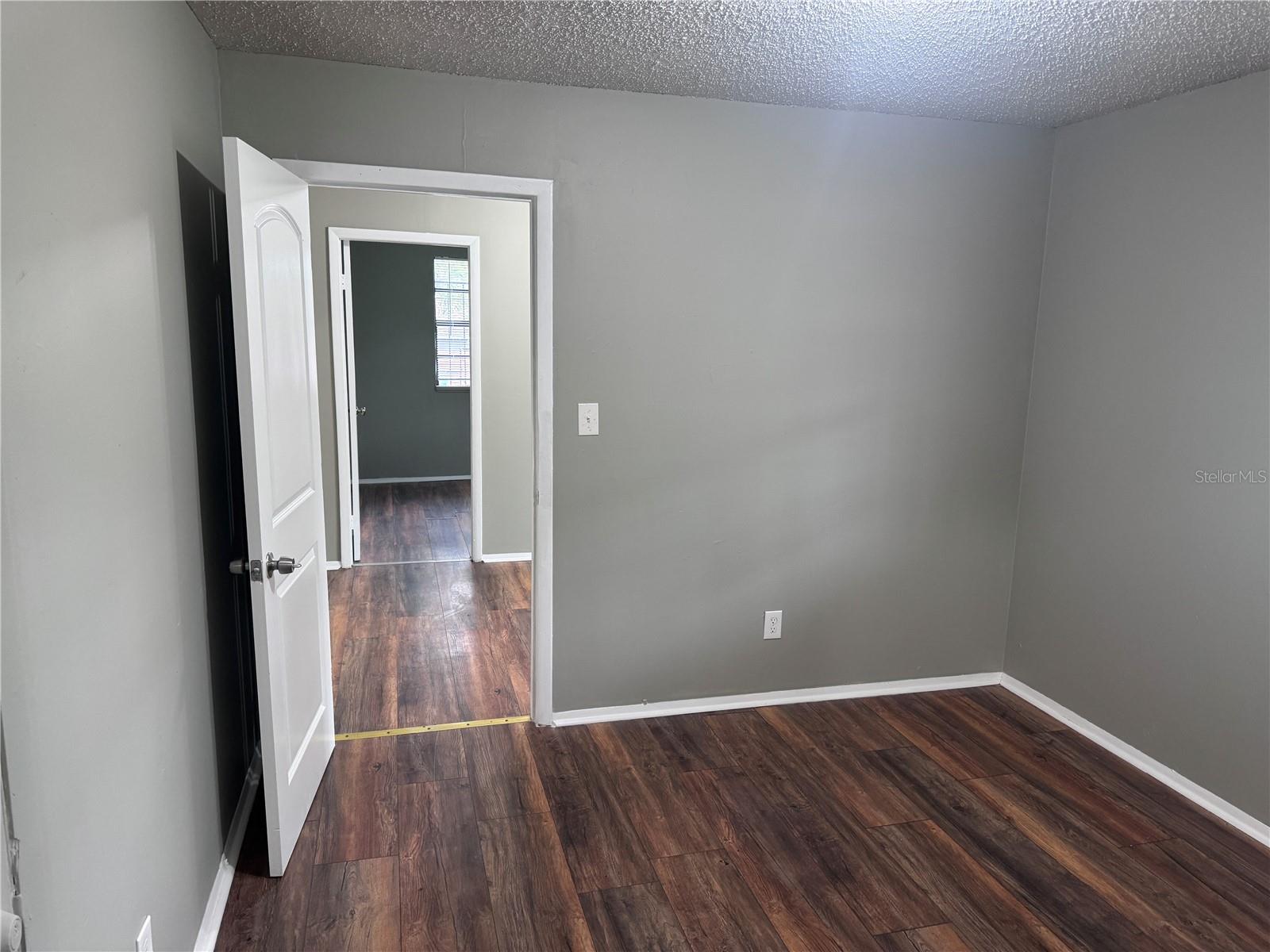 Listing photo id 14 for 2620 Durham Street
