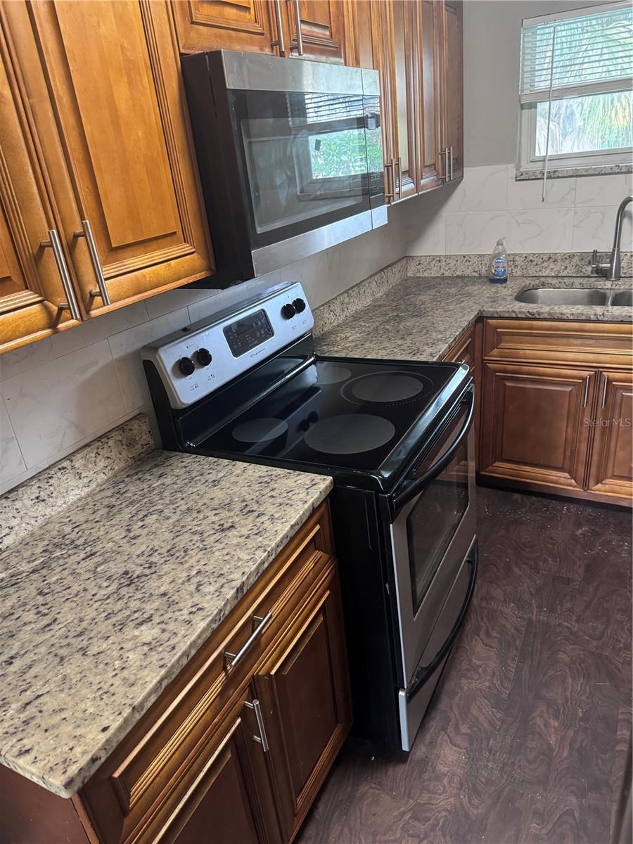 Listing photo id 15 for 2620 Durham Street