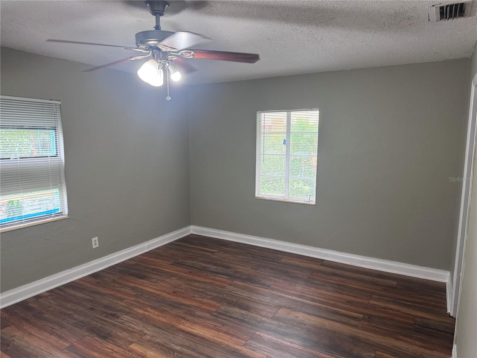 Listing photo id 19 for 2620 Durham Street