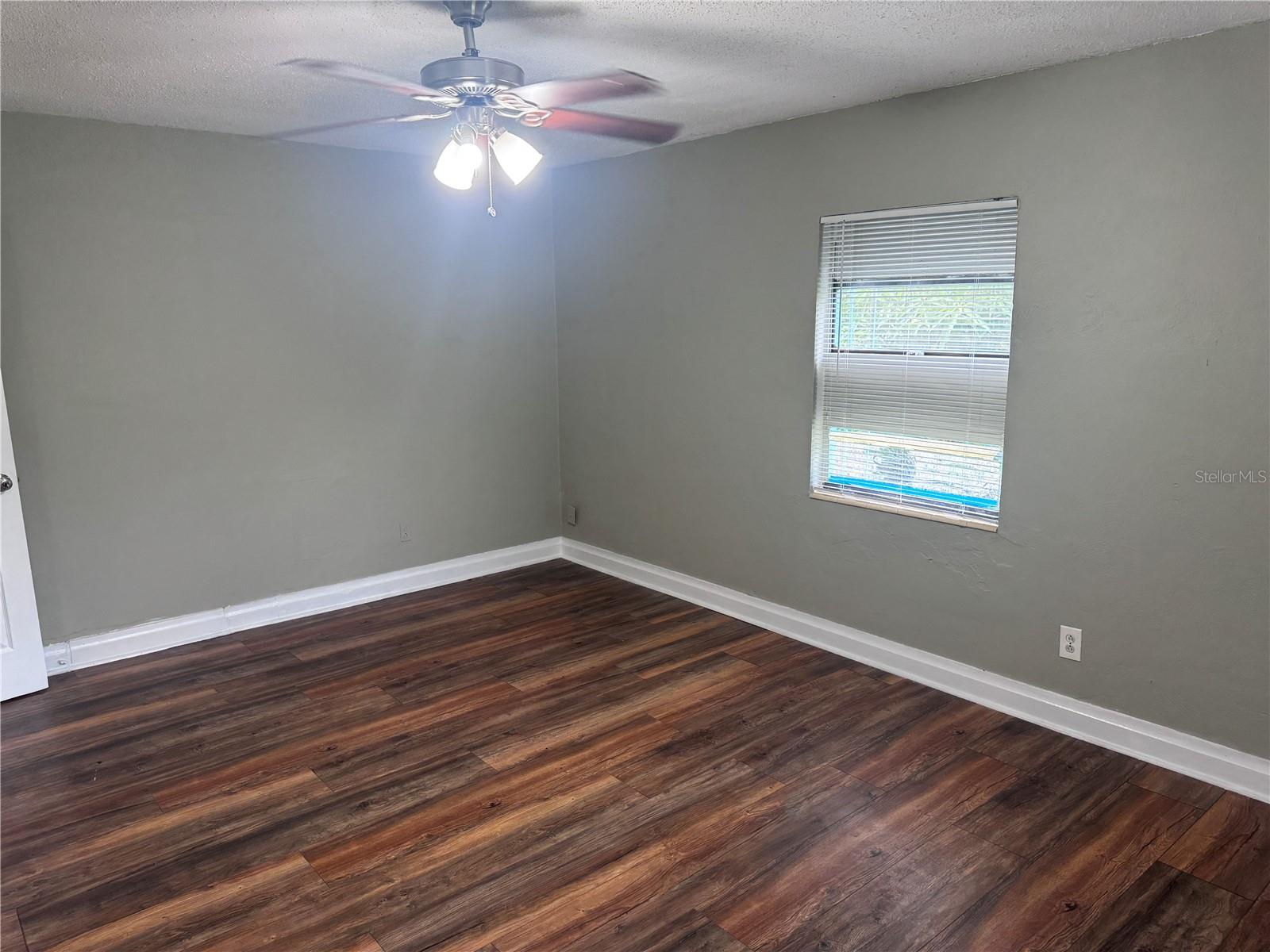 Listing photo id 20 for 2620 Durham Street