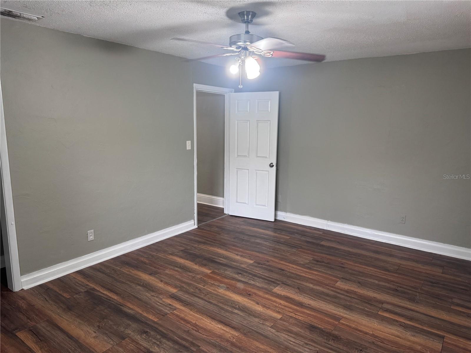 Listing photo id 21 for 2620 Durham Street
