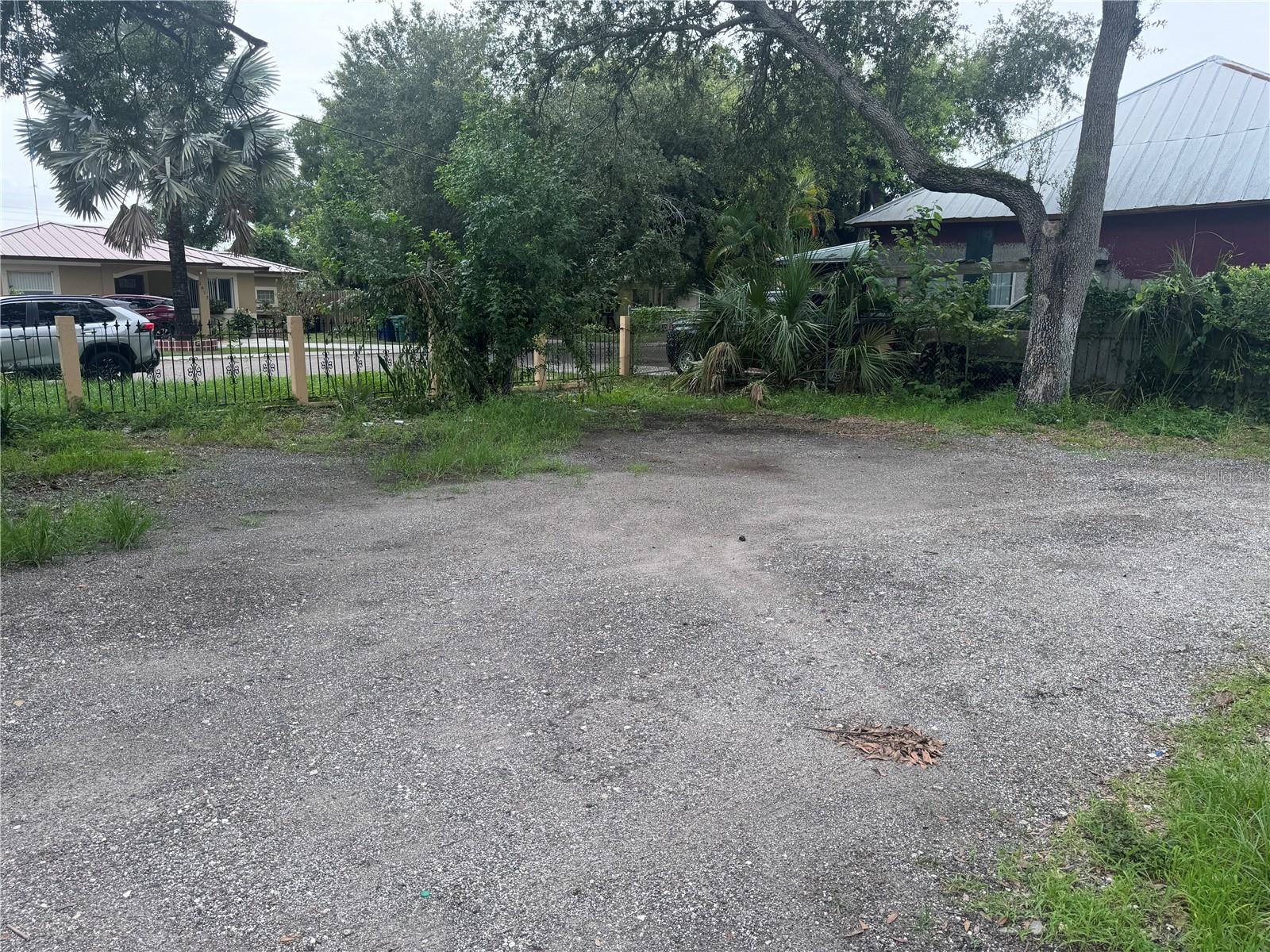 Listing photo id 22 for 2620 Durham Street