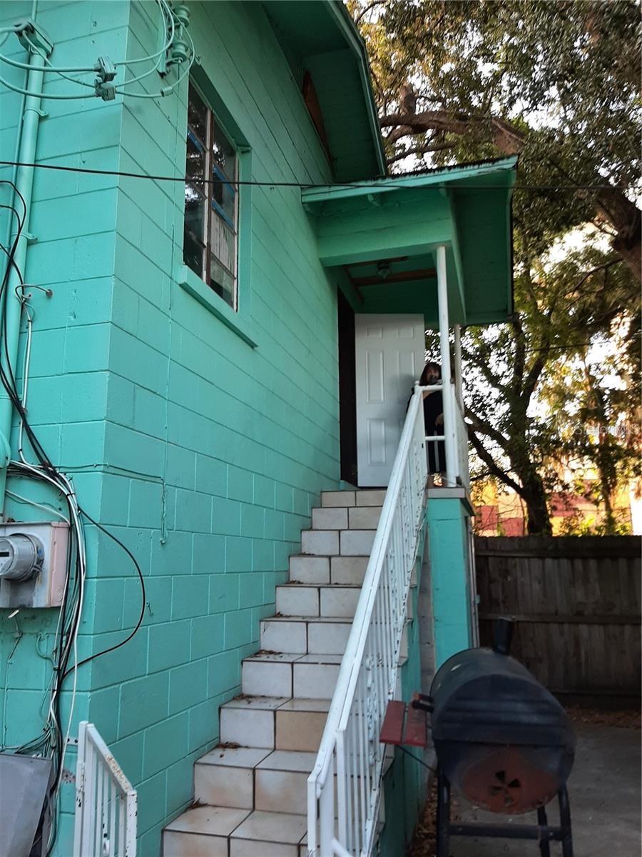 Listing photo id 2 for 2620 Durham Street