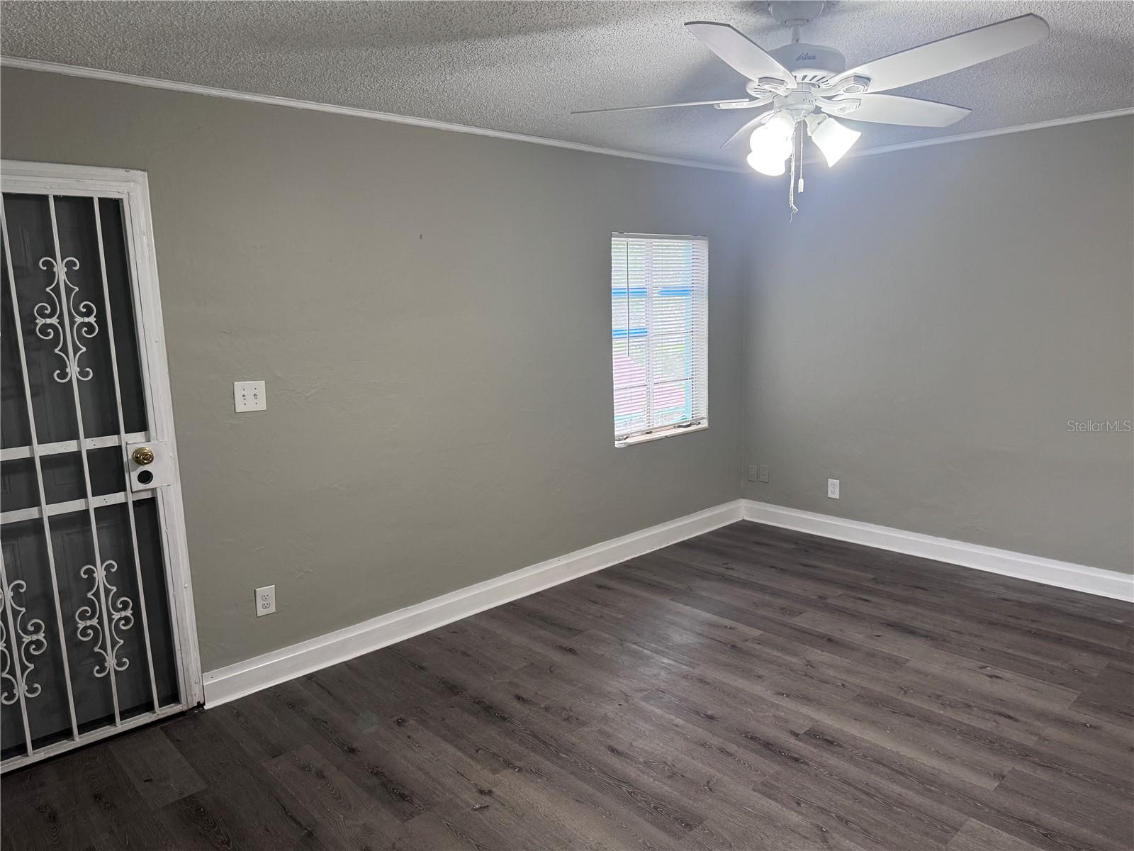 Listing photo id 7 for 2620 Durham Street