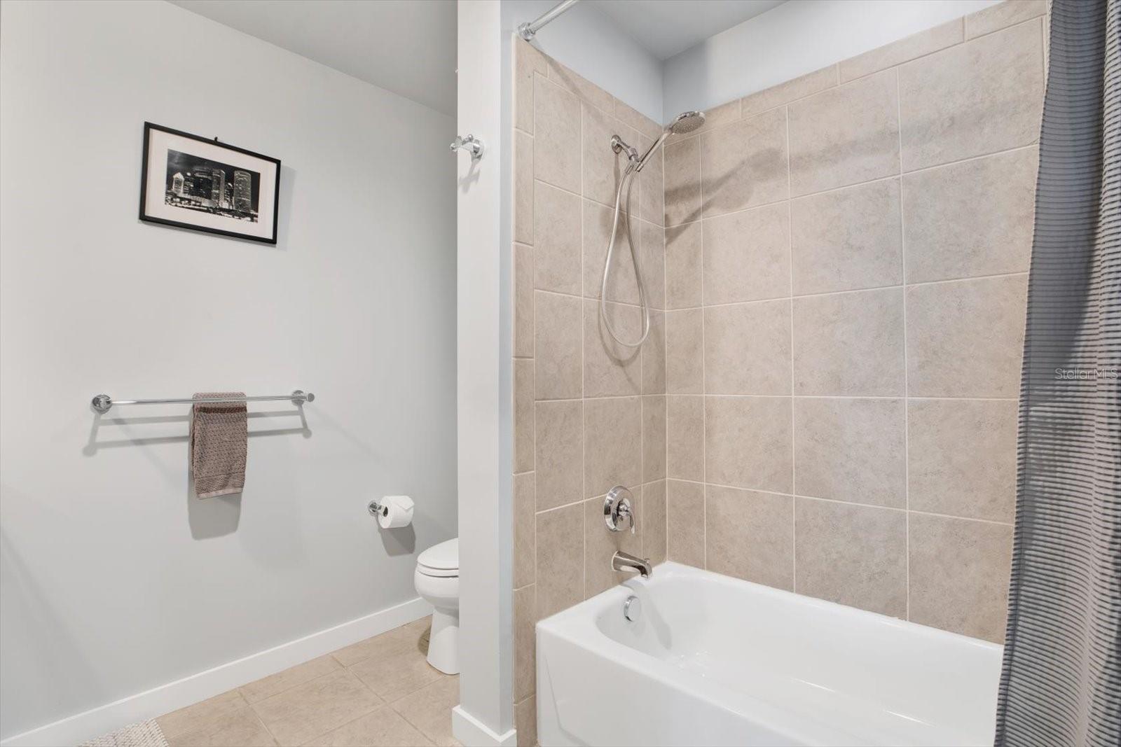 Listing photo id 16 for 777 Ashley Drive 1614