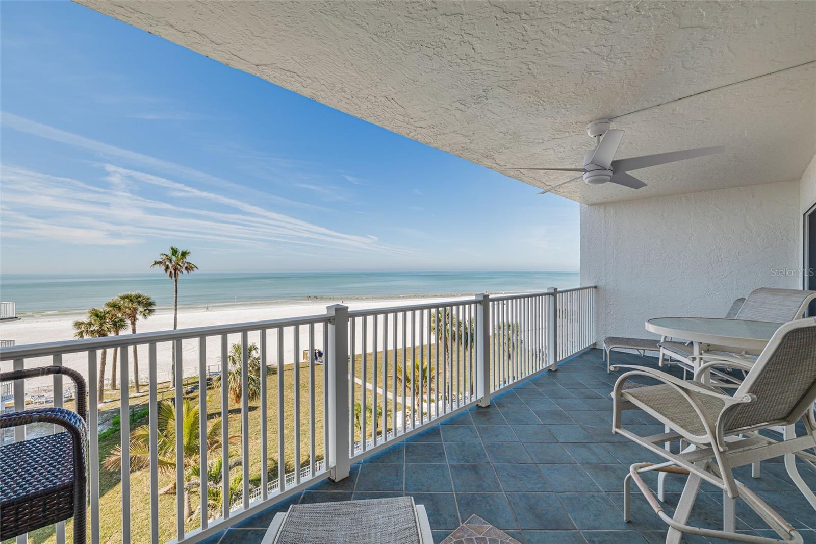 Image 19 of 44 For 17980 Gulf Boulevard 403