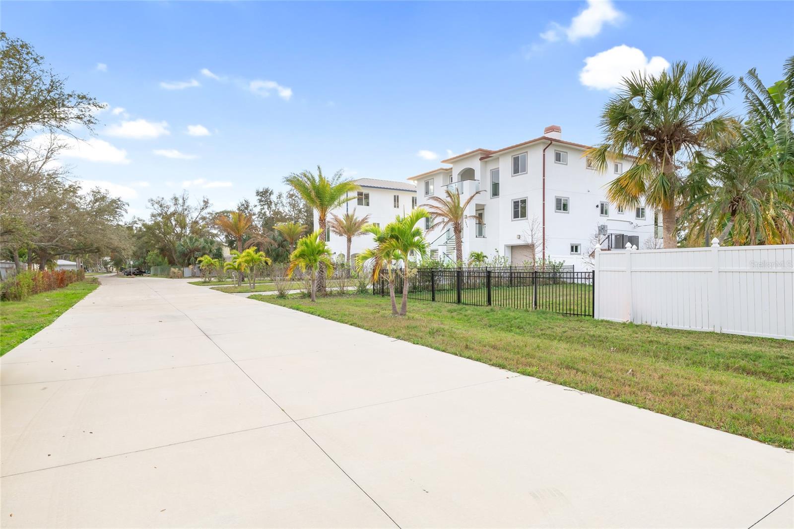 Listing photo id 52 for 1964 Cedar Drive