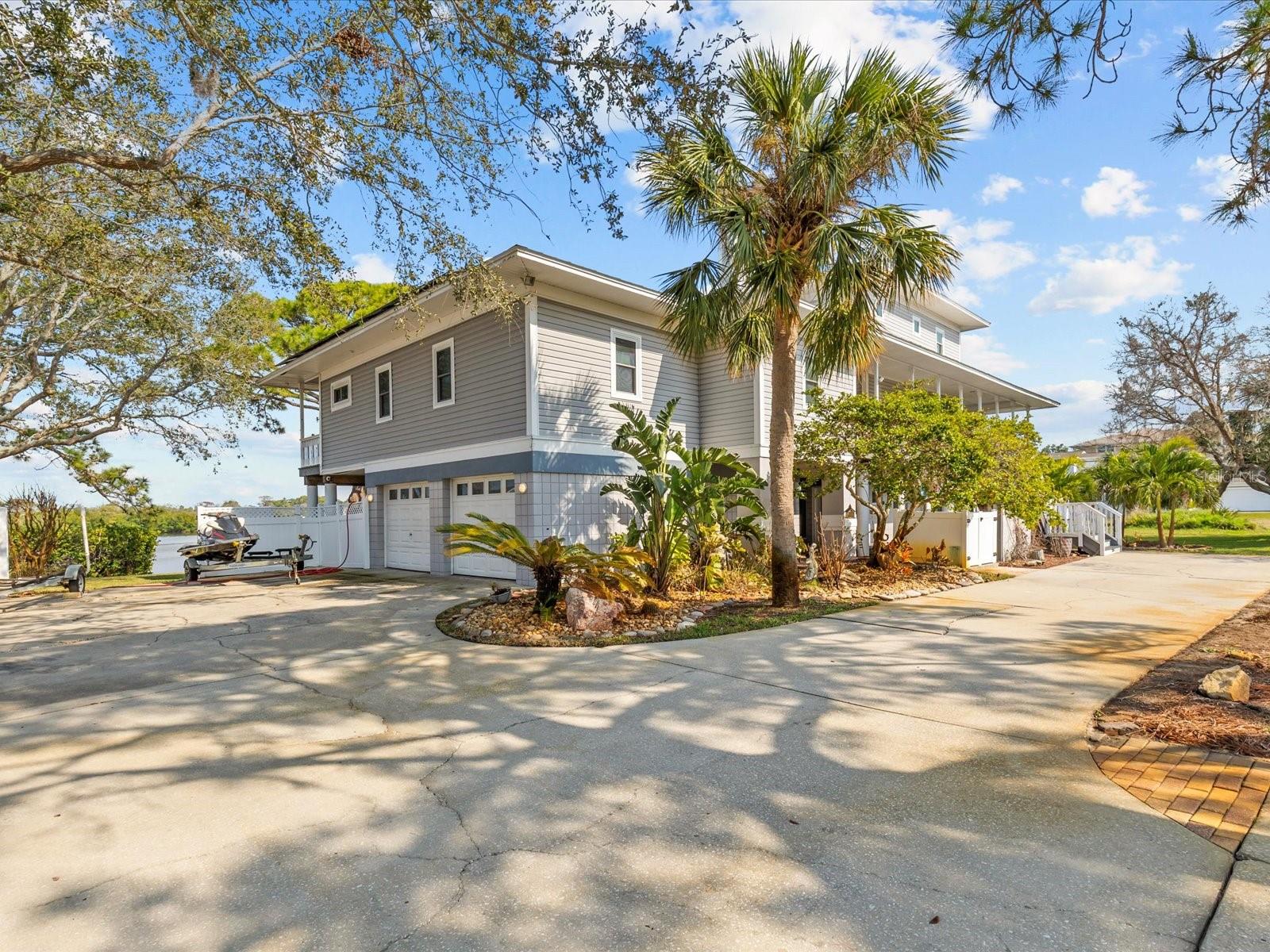 Listing photo id 0 for 1538 Riverside Drive