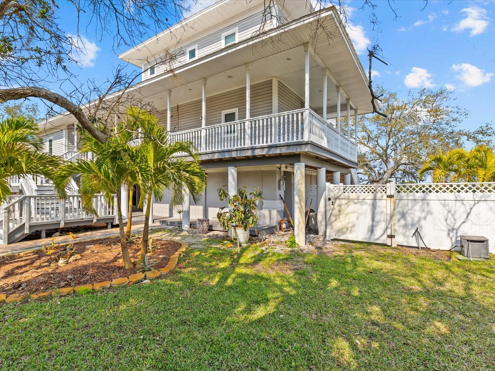 Listing photo id 1 for 1538 Riverside Drive