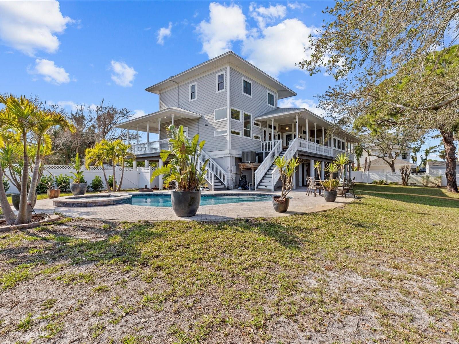 Listing photo id 57 for 1538 Riverside Drive