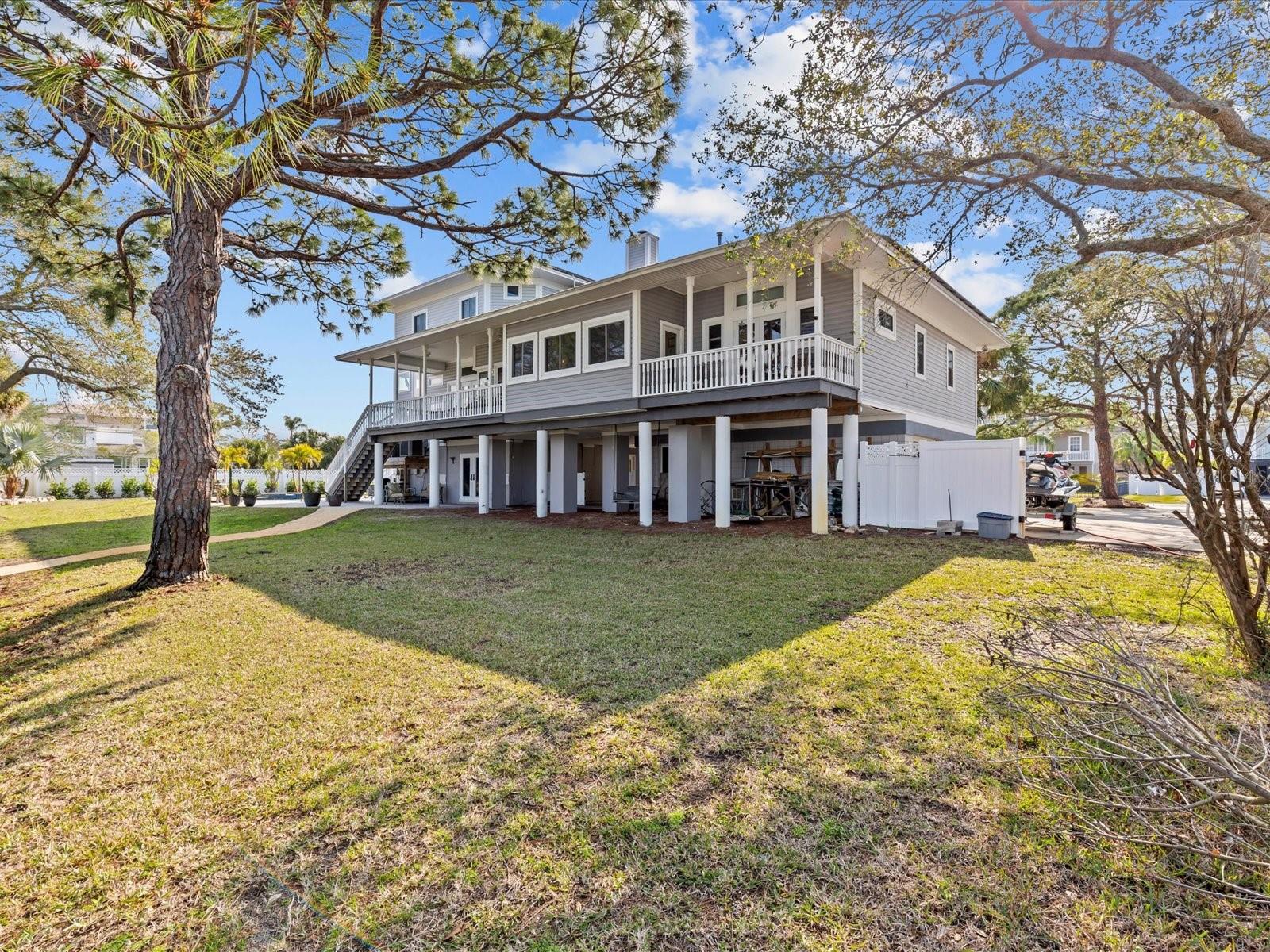 Listing photo id 58 for 1538 Riverside Drive