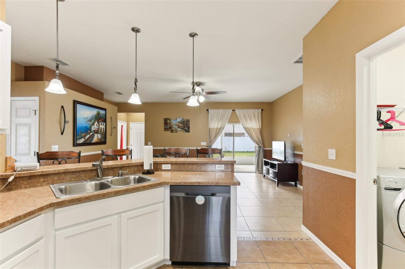 Listing photo id 10 for 10757 Carloway Hills Drive