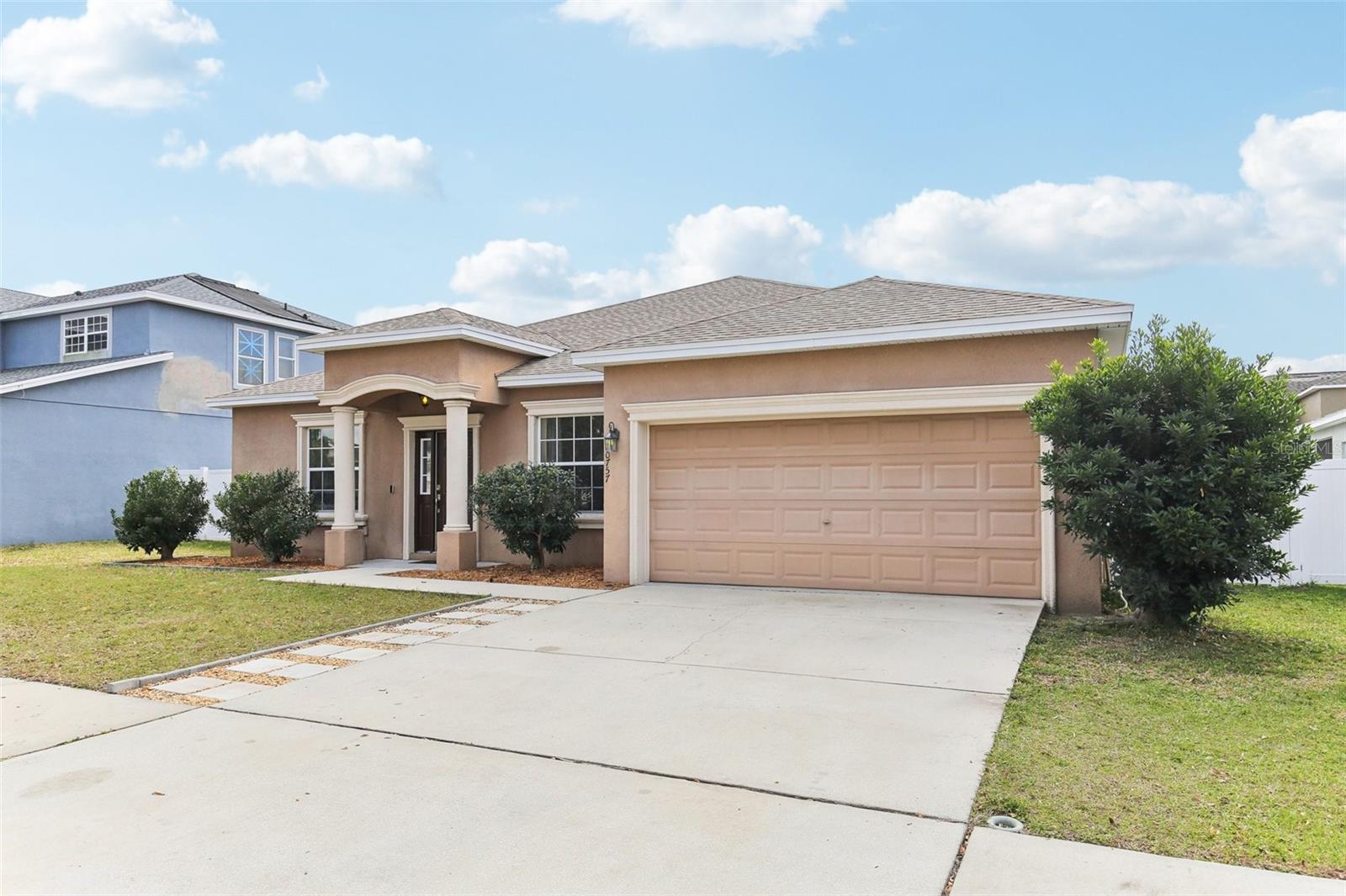 Listing photo id 1 for 10757 Carloway Hills Drive