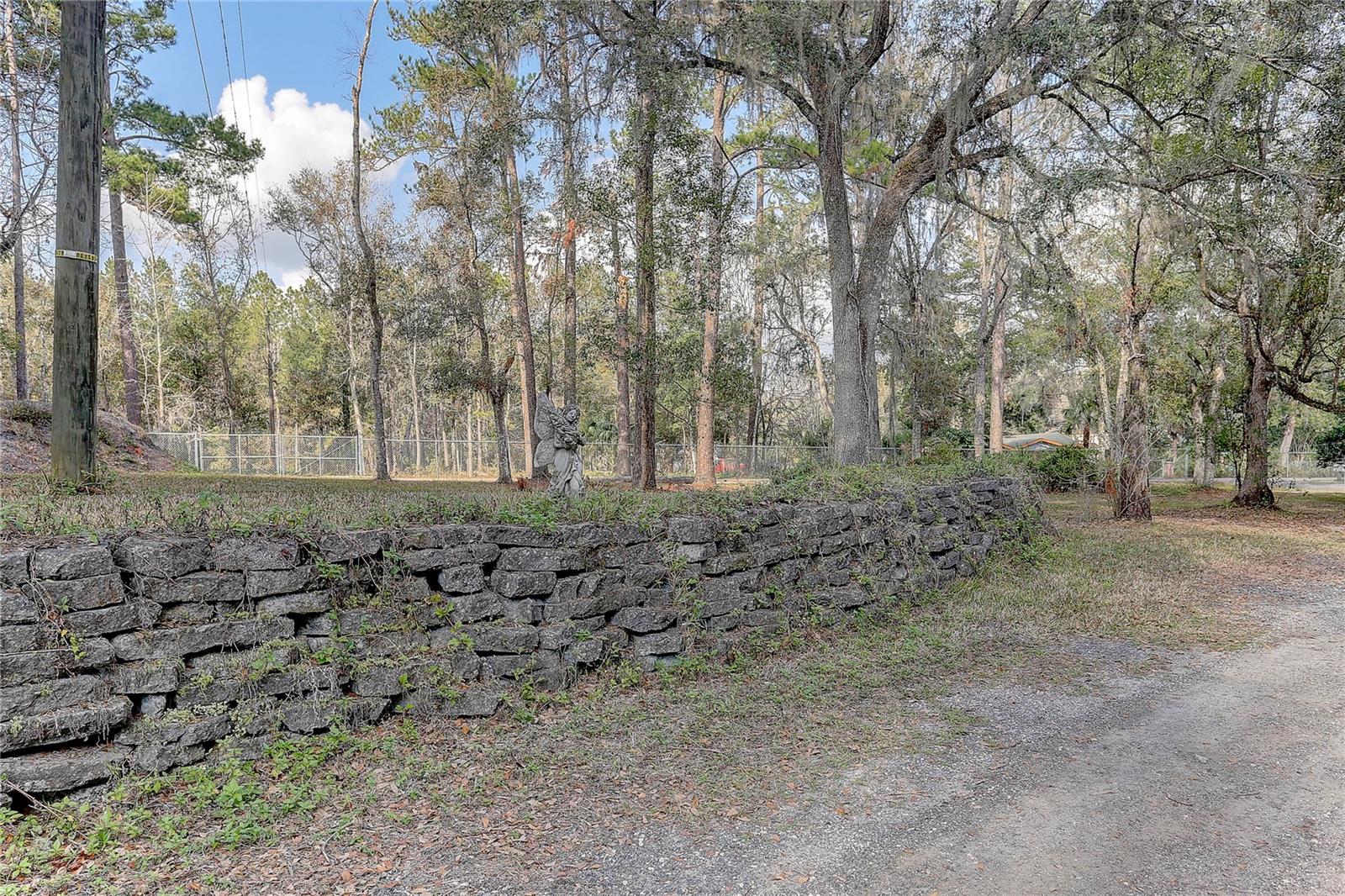 Listing photo id 8 for 20490 Pinewood Dairy Road