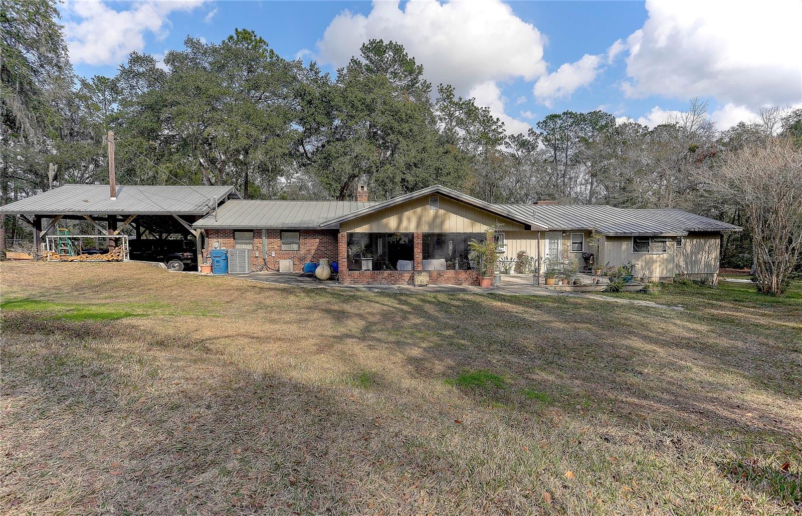 Listing photo id 5 for 20490 Pinewood Dairy Road