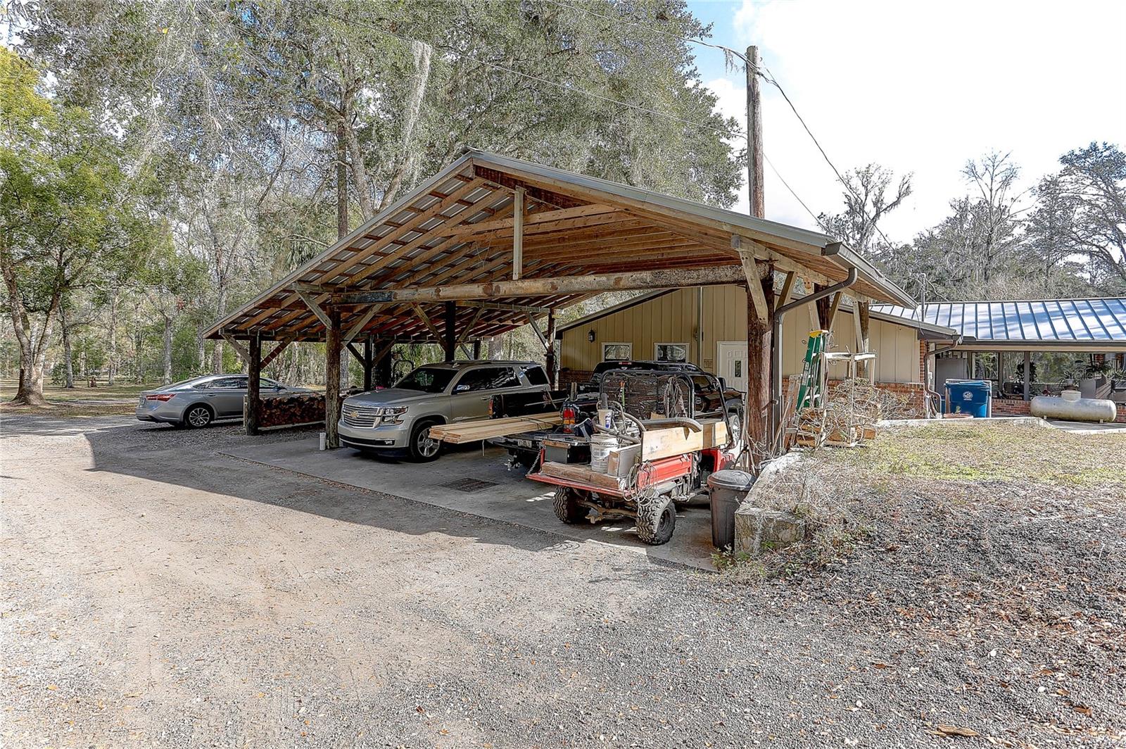 Listing photo id 6 for 20490 Pinewood Dairy Road