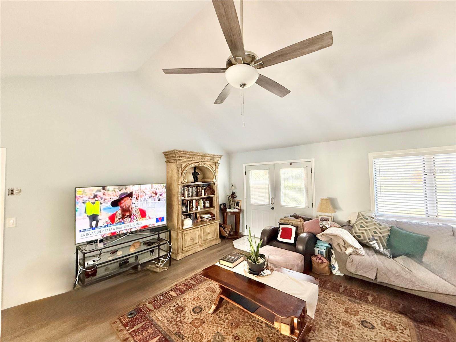 Listing photo id 24 for 8265 Periwinkle Lane