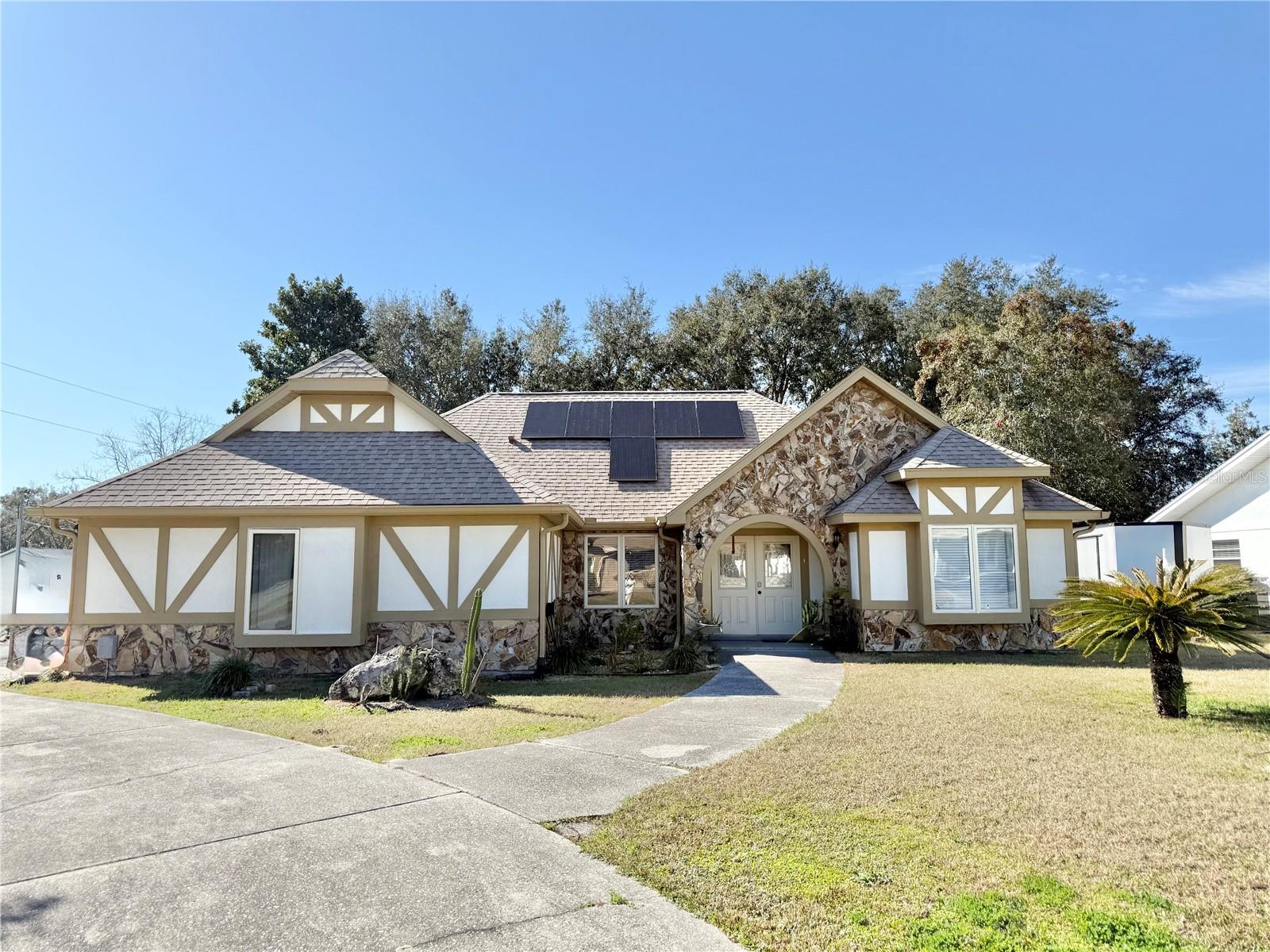 Listing photo id 1 for 8265 Periwinkle Lane