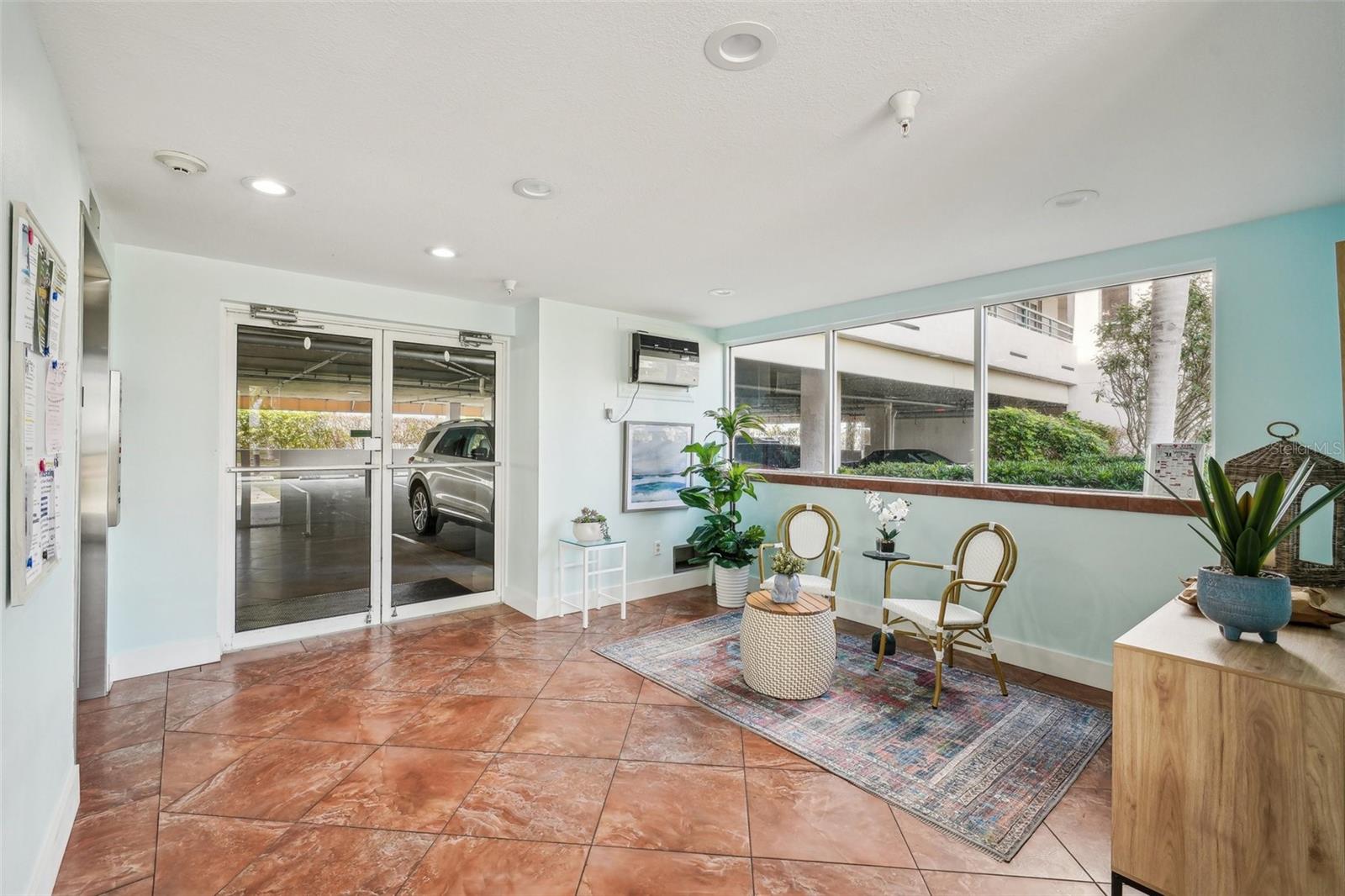 Listing photo id 25 for 8040 Sailboat Key Boulevard S 304