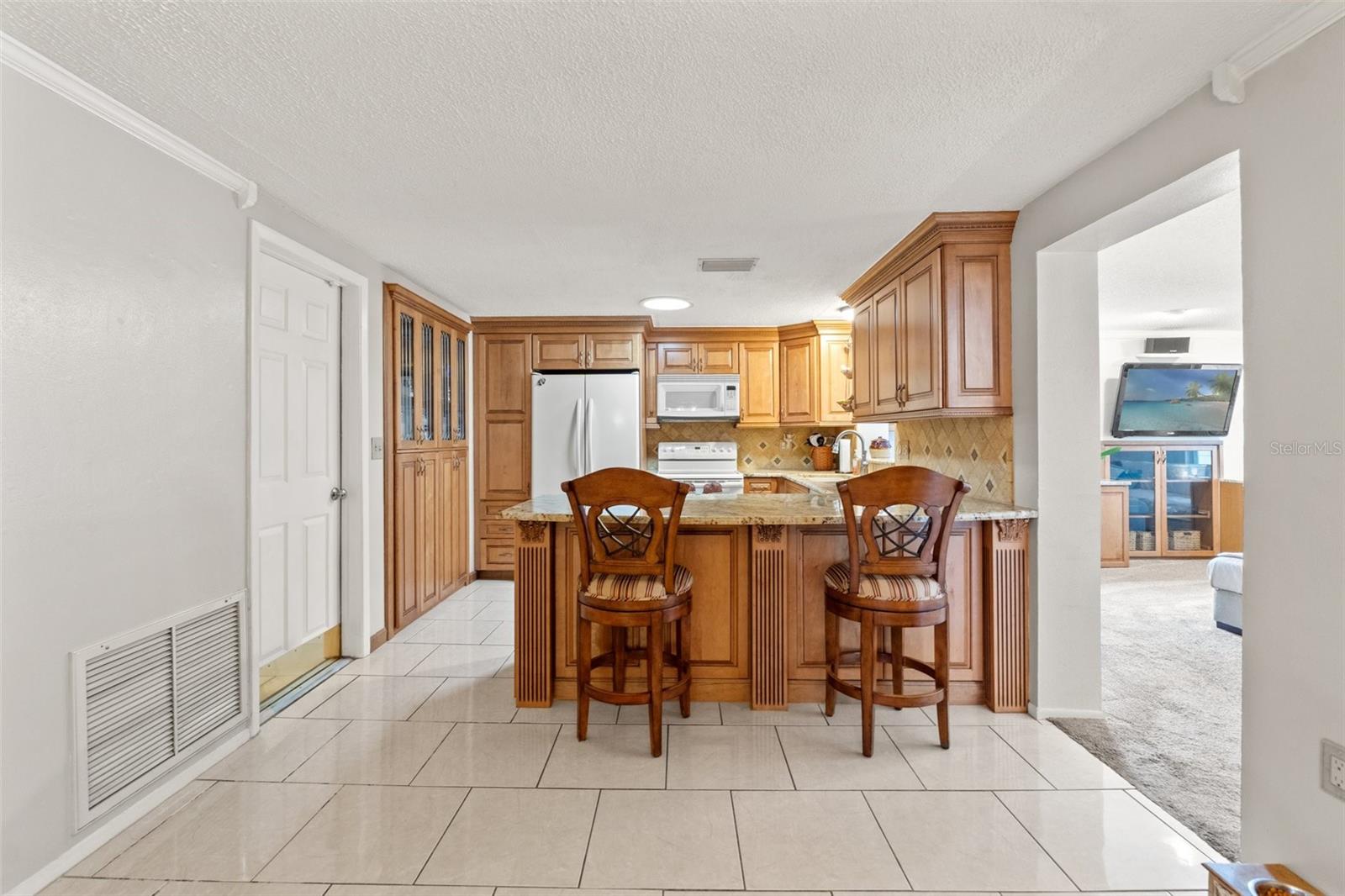 Listing photo id 11 for 5152 Victoria Lane