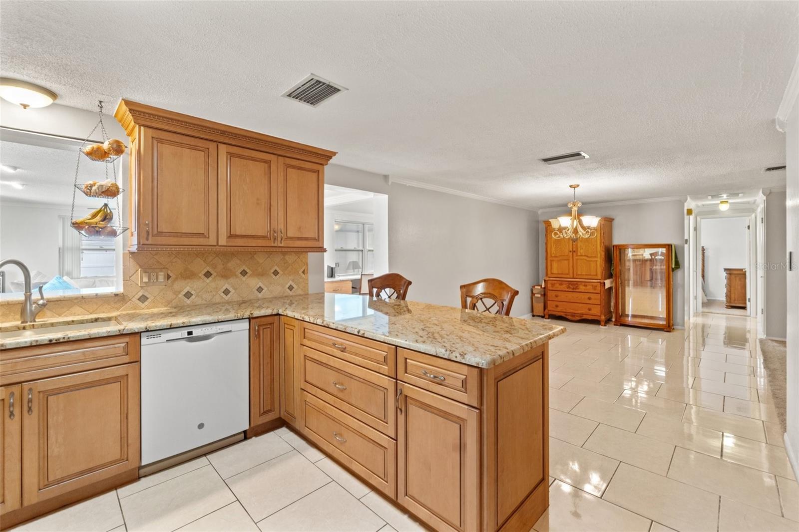 Listing photo id 16 for 5152 Victoria Lane