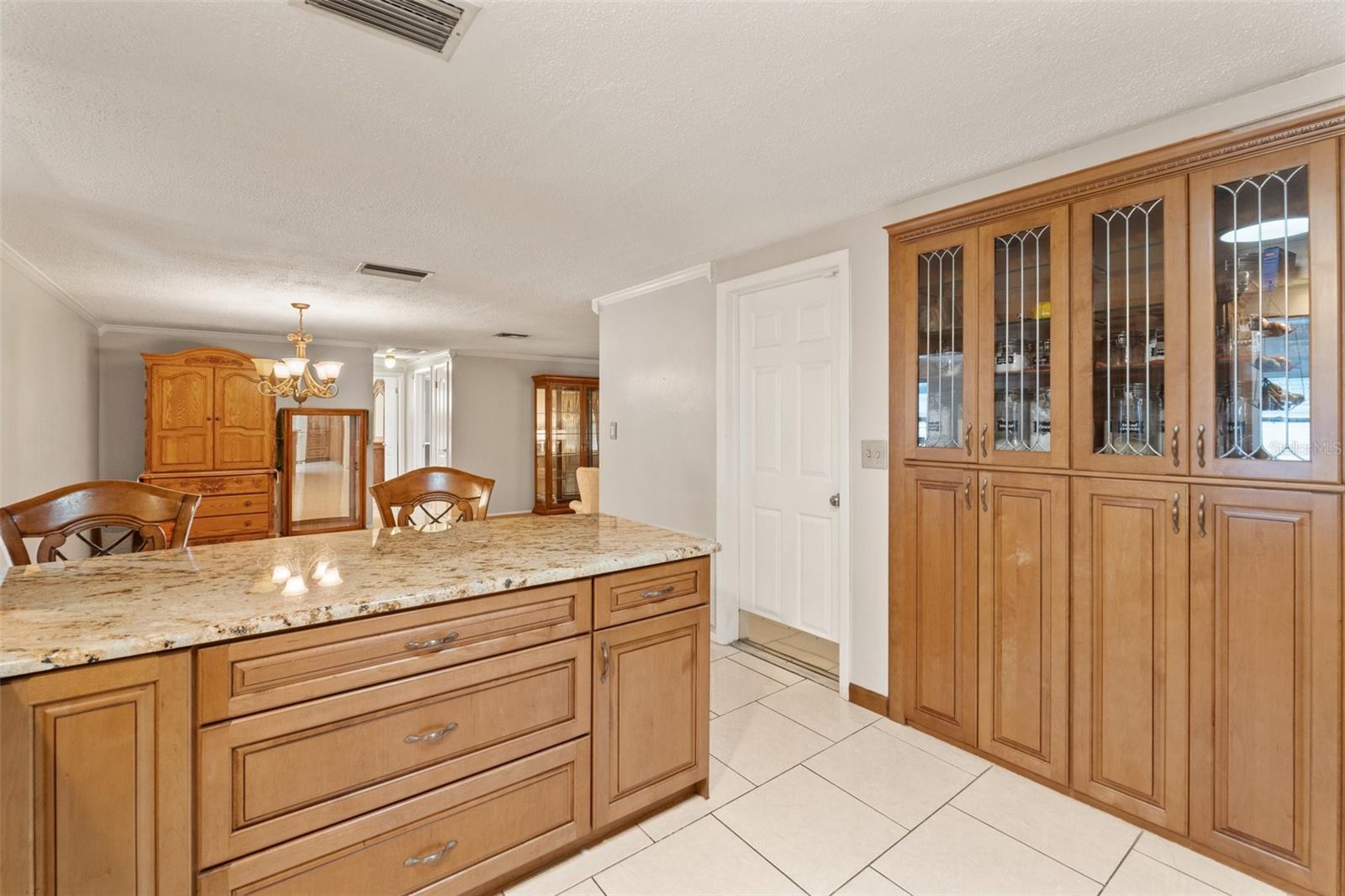 Listing photo id 17 for 5152 Victoria Lane