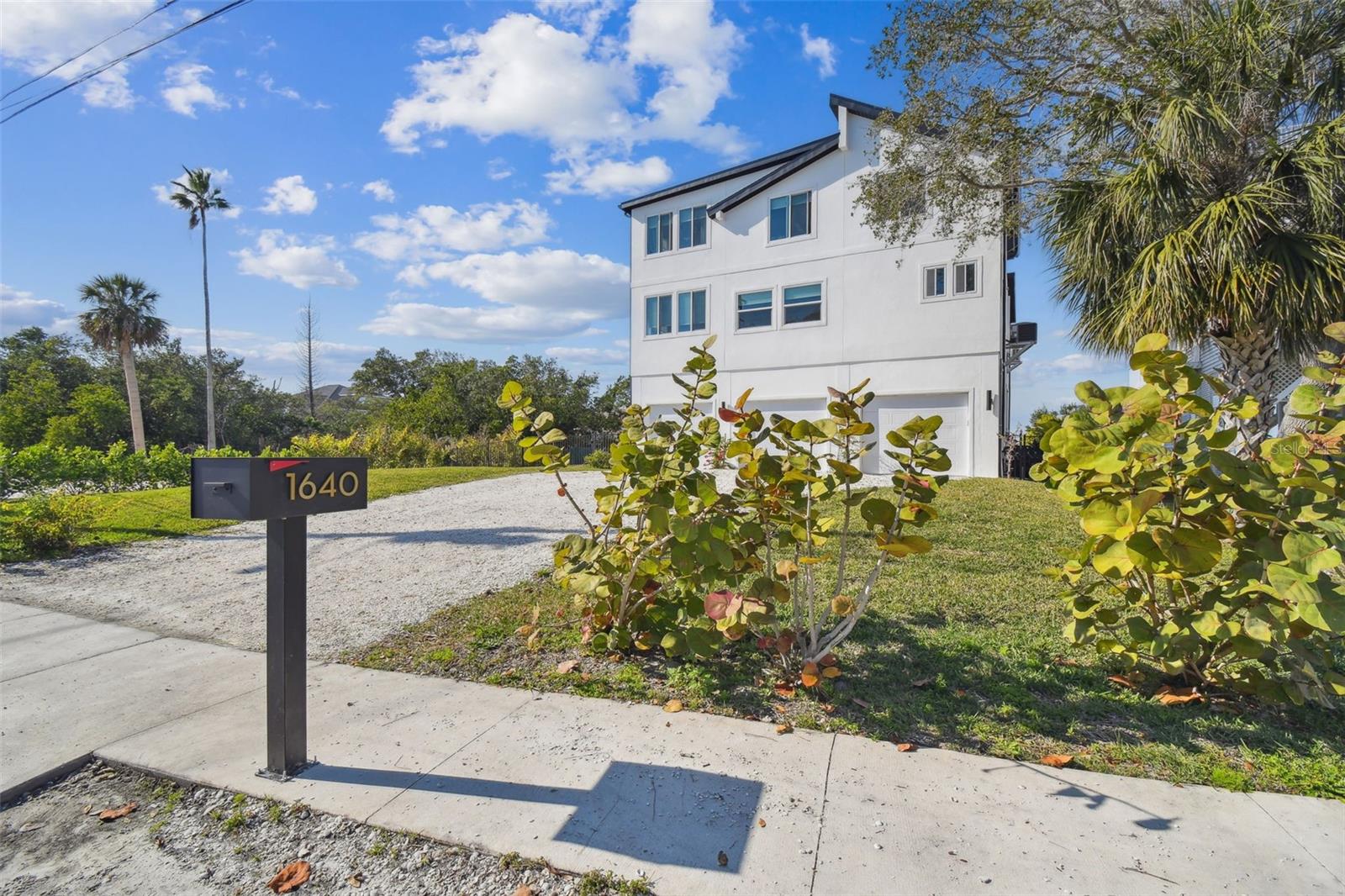 Listing photo id 84 for 1640 Sea Breeze Drive