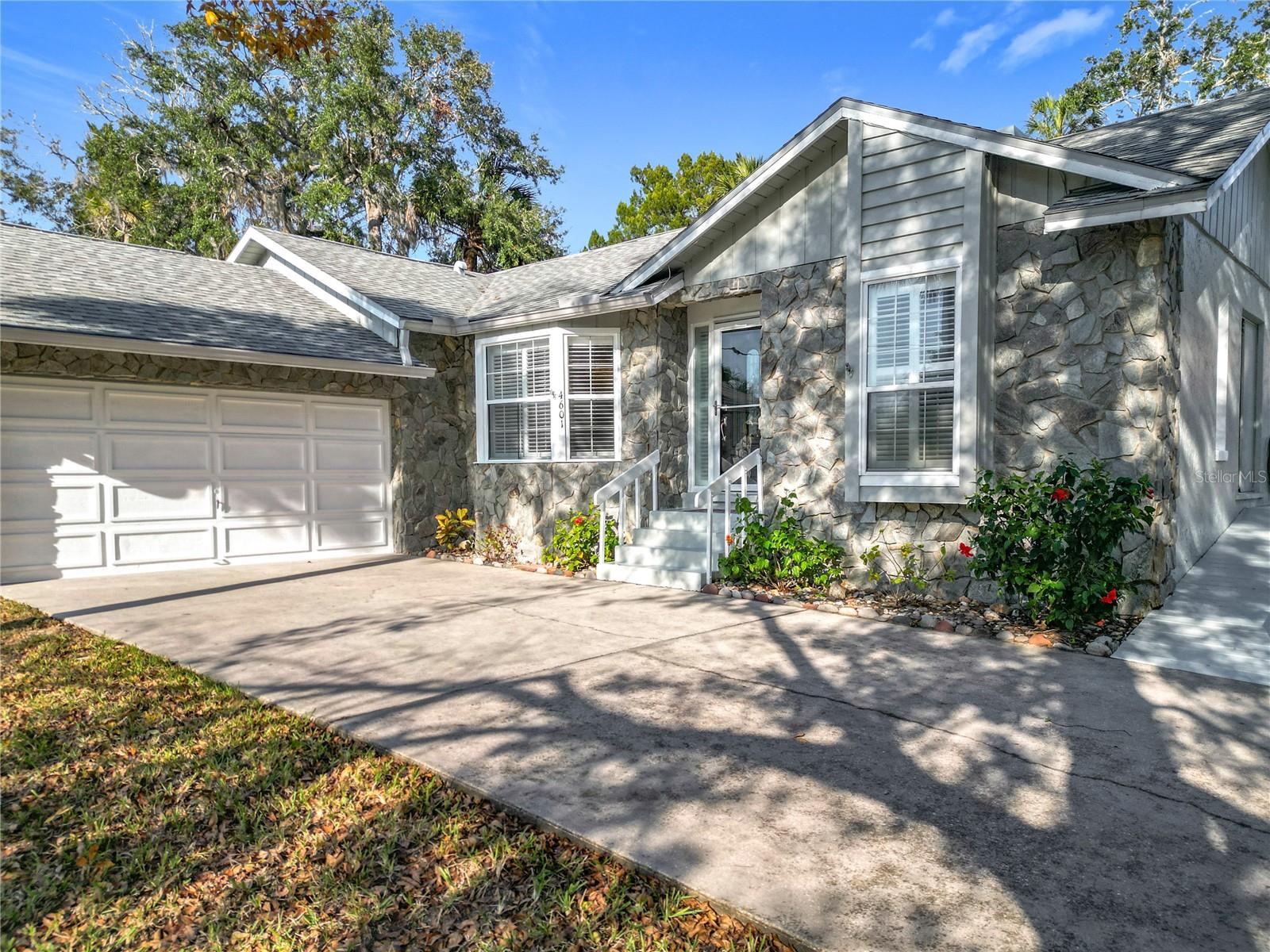 Listing photo id 1 for 4601 Gator Loop