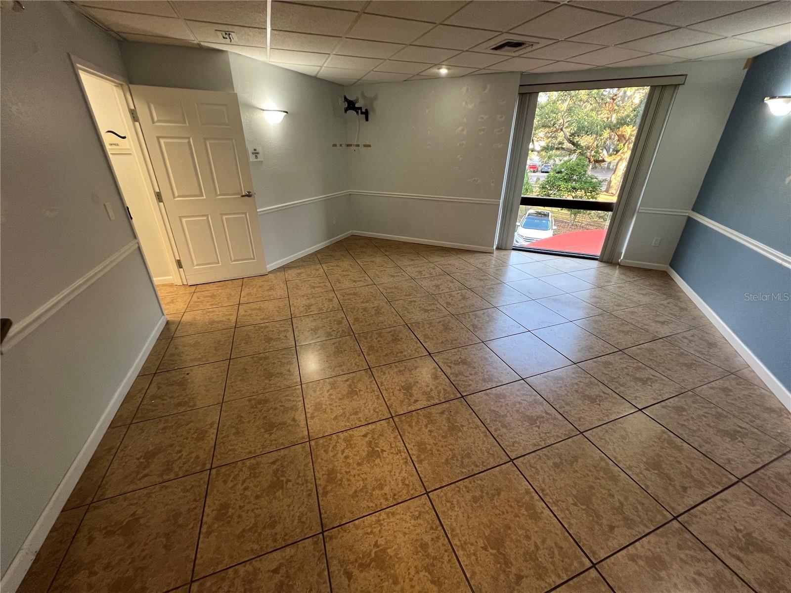 Image 7 of 13 For 500 Vonderburg Drive 210w