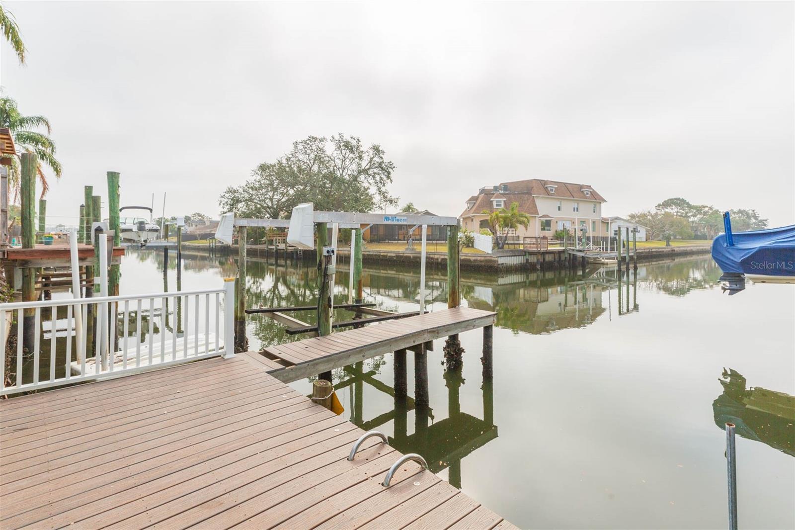 Listing photo id 43 for 4643 Bay Crest Drive