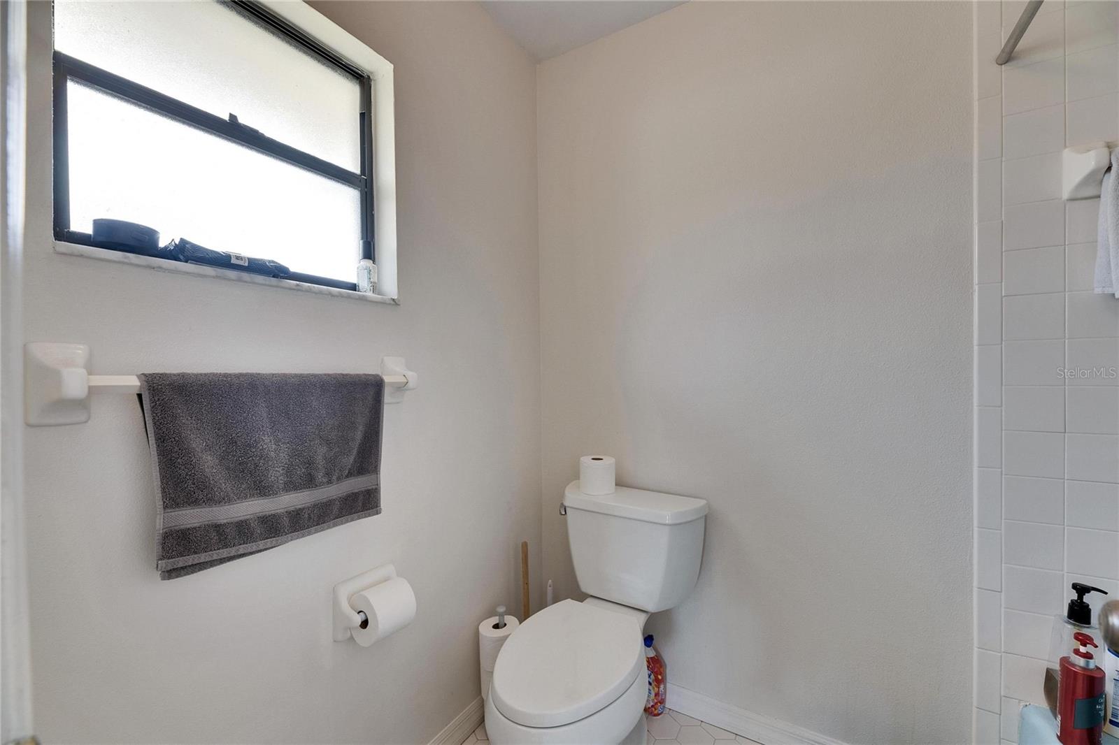 Image 24 of 43 For 1060 Colony Park Drive