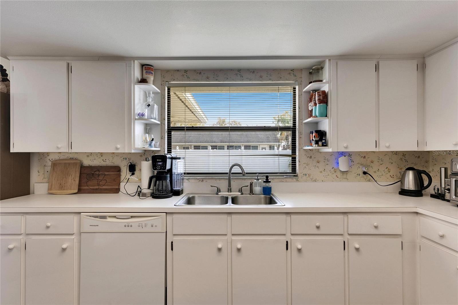 Image 6 of 43 For 1060 Colony Park Drive