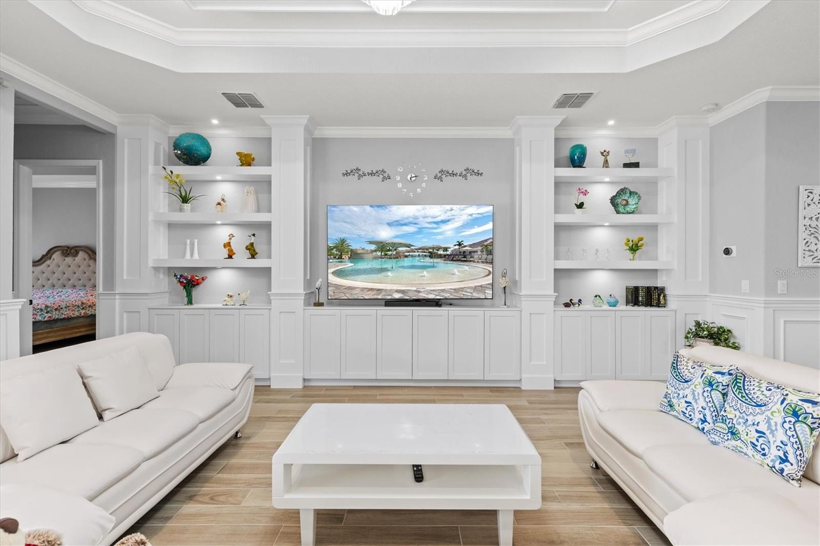 Listing photo id 11 for 5749 Cheech Glen