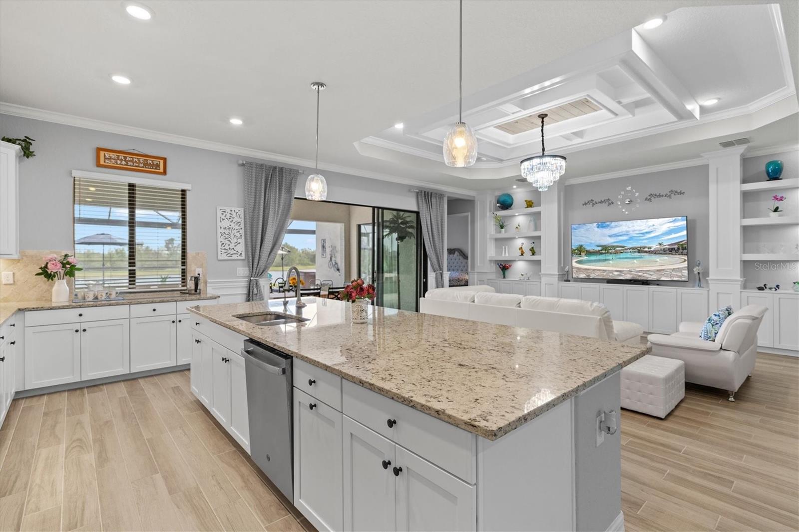 Listing photo id 14 for 5749 Cheech Glen