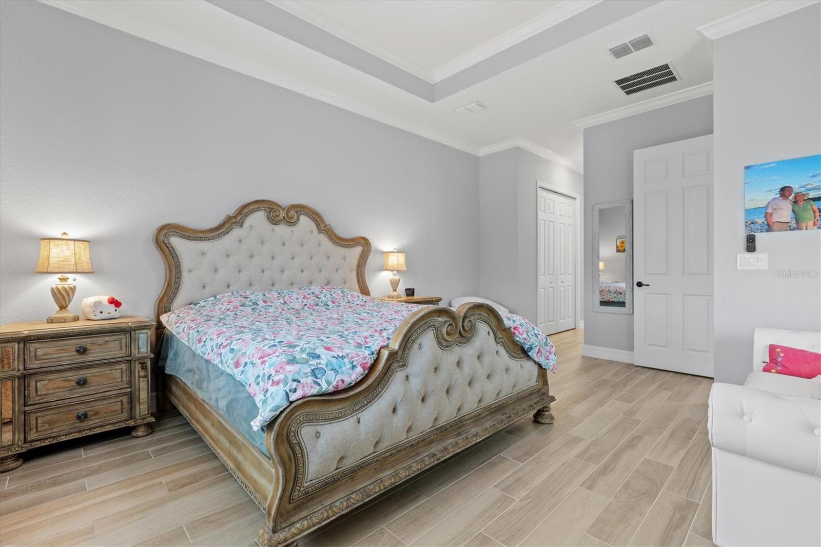 Listing photo id 17 for 5749 Cheech Glen