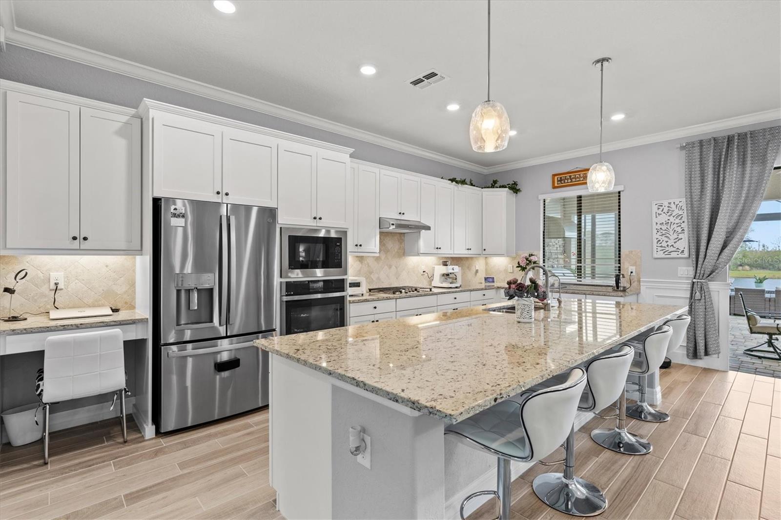 Listing photo id 0 for 5749 Cheech Glen